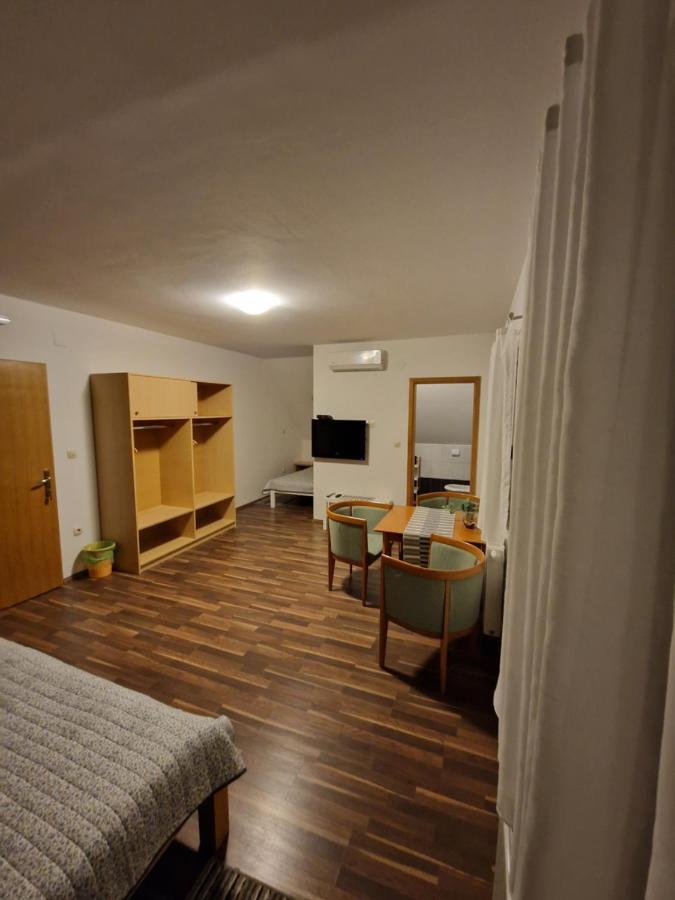 Guest House Wolf II Plitvicka Jezera Exterior photo