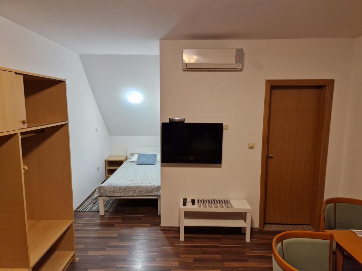 Guest House Wolf II Plitvicka Jezera Exterior photo