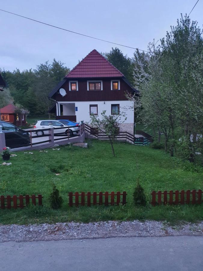 Guest House Wolf II Plitvicka Jezera Exterior photo