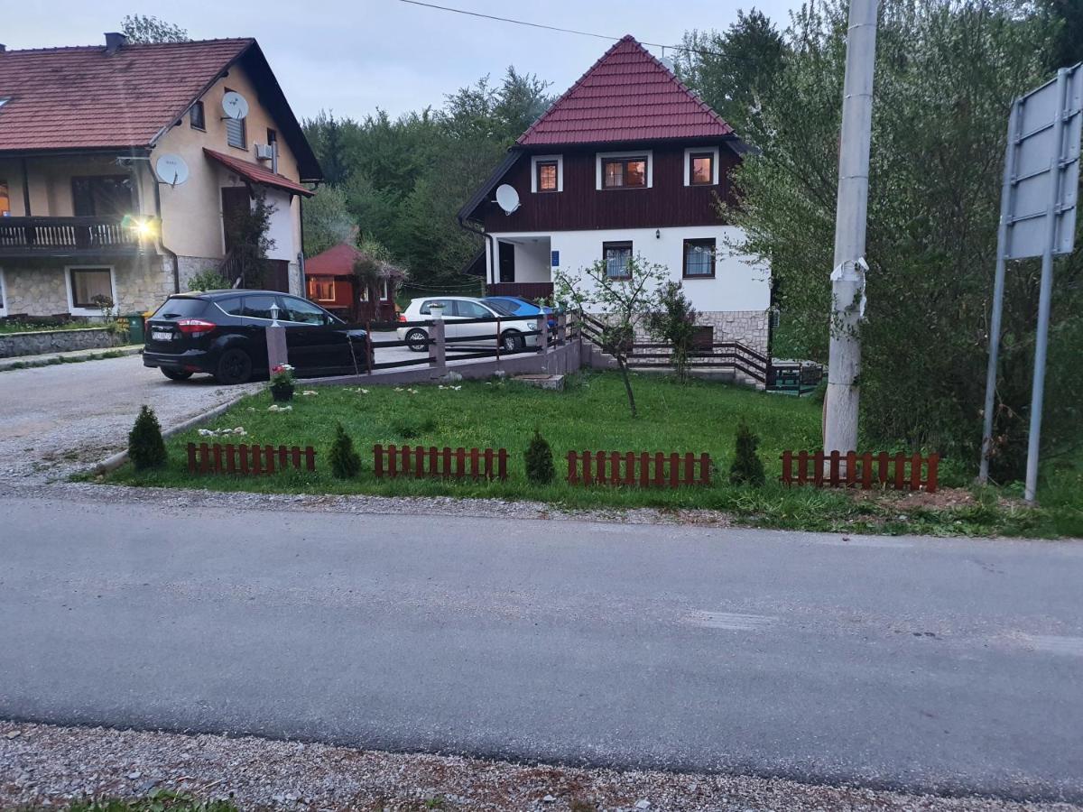Guest House Wolf II Plitvicka Jezera Exterior photo