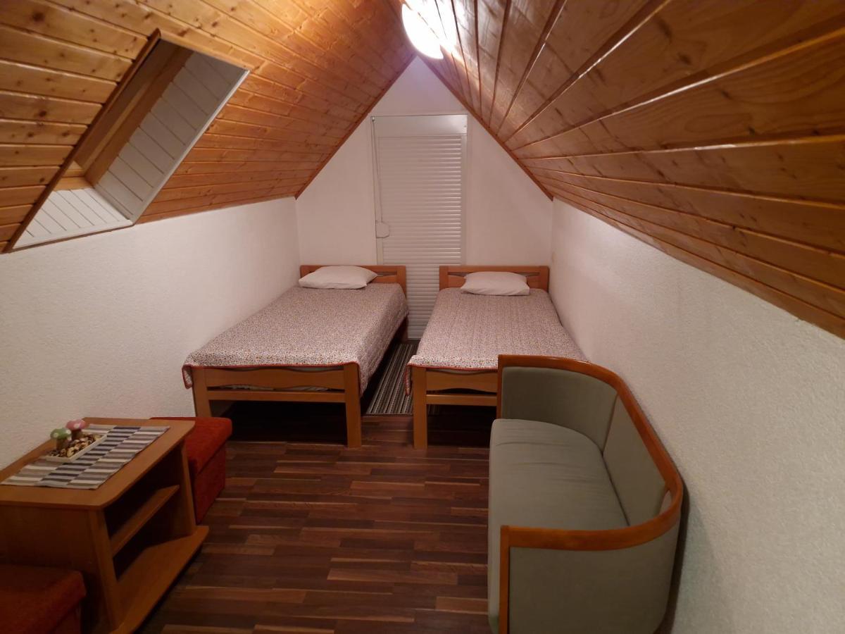 Guest House Wolf II Plitvicka Jezera Exterior photo