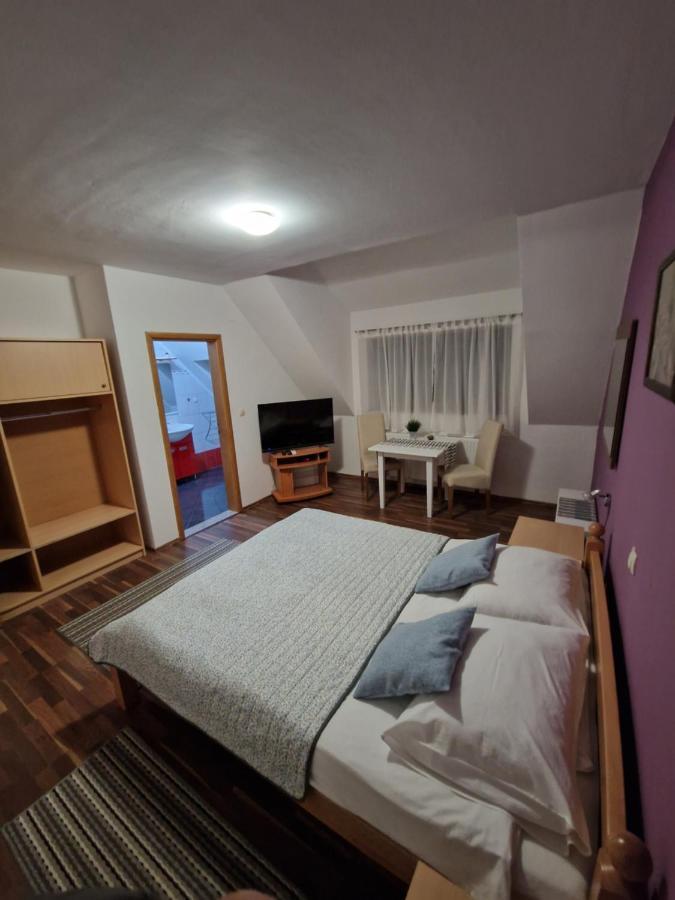 Guest House Wolf II Plitvicka Jezera Exterior photo