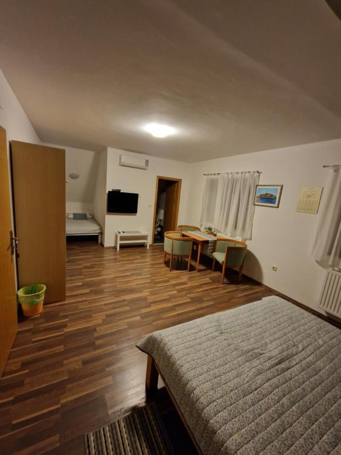 Guest House Wolf II Plitvicka Jezera Exterior photo