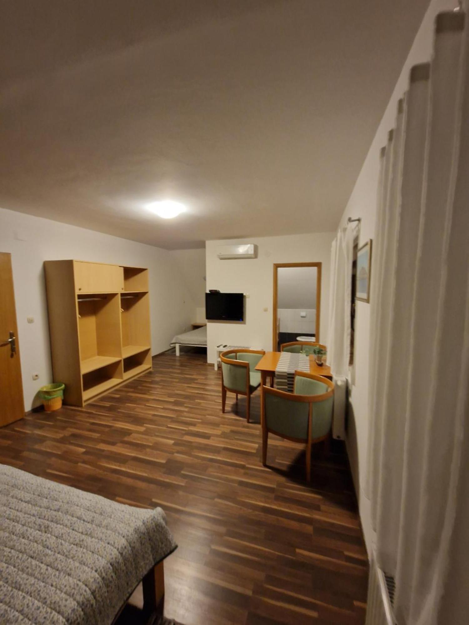 Guest House Wolf II Plitvicka Jezera Exterior photo